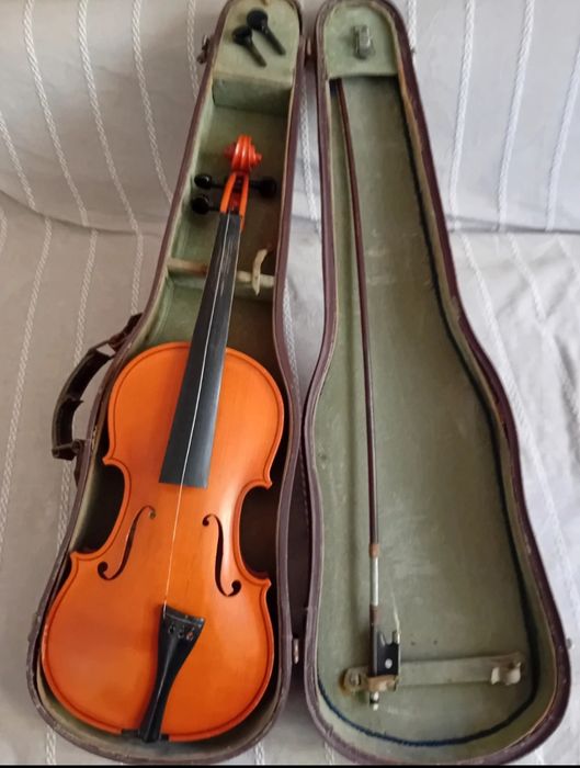 Vioară 4/4, confecționată la Reghin în 1968