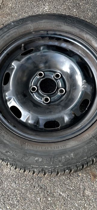 Vand cauciucuri 185/60/ R 14 cu tot cu geanta