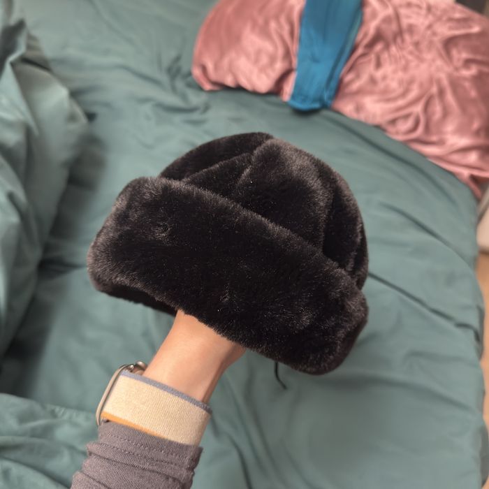 Шапка бинни пушистая