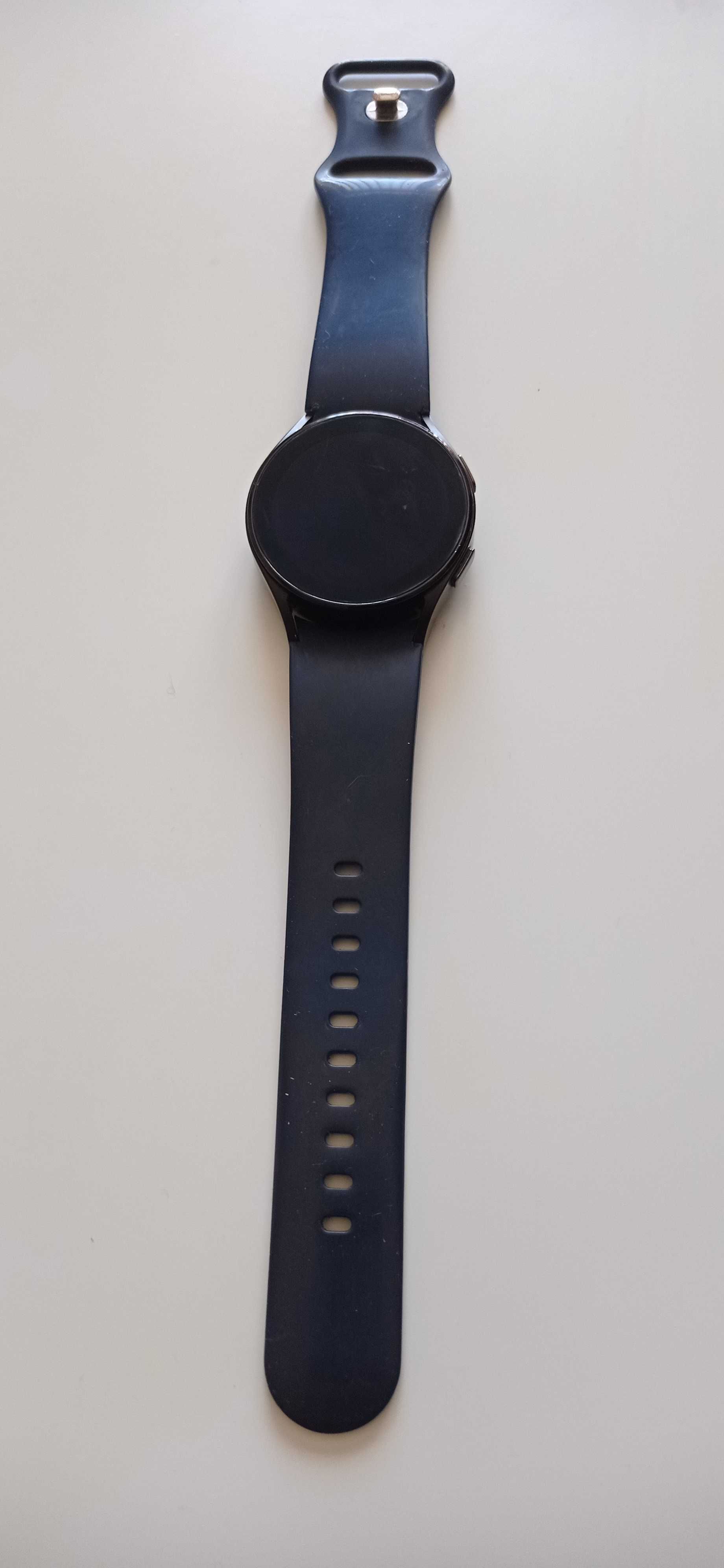 Часовник Samsung galaxy watch 4-40mm в много добро състояние