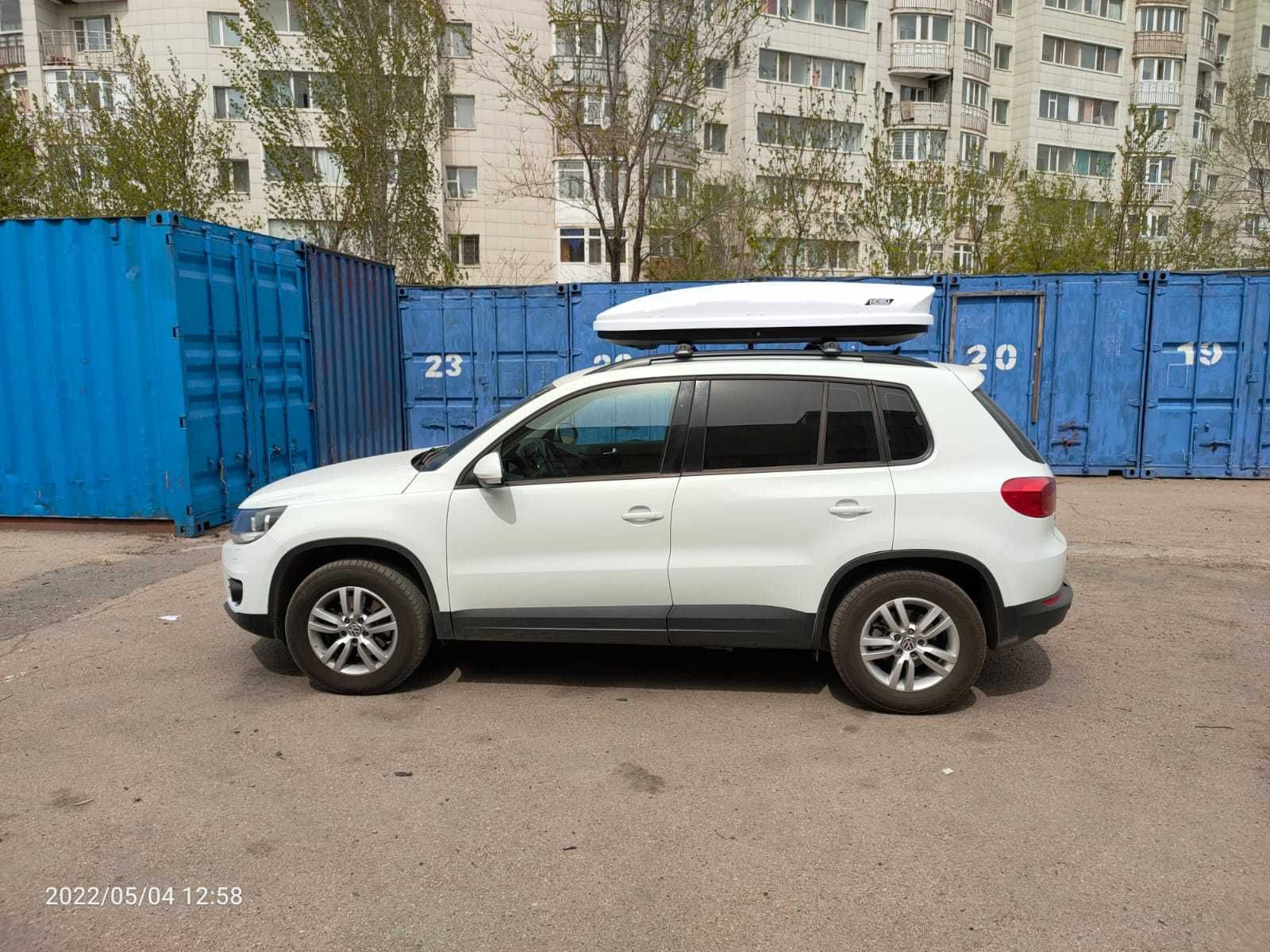 Машина Volkswagen Tiguan 2015 года