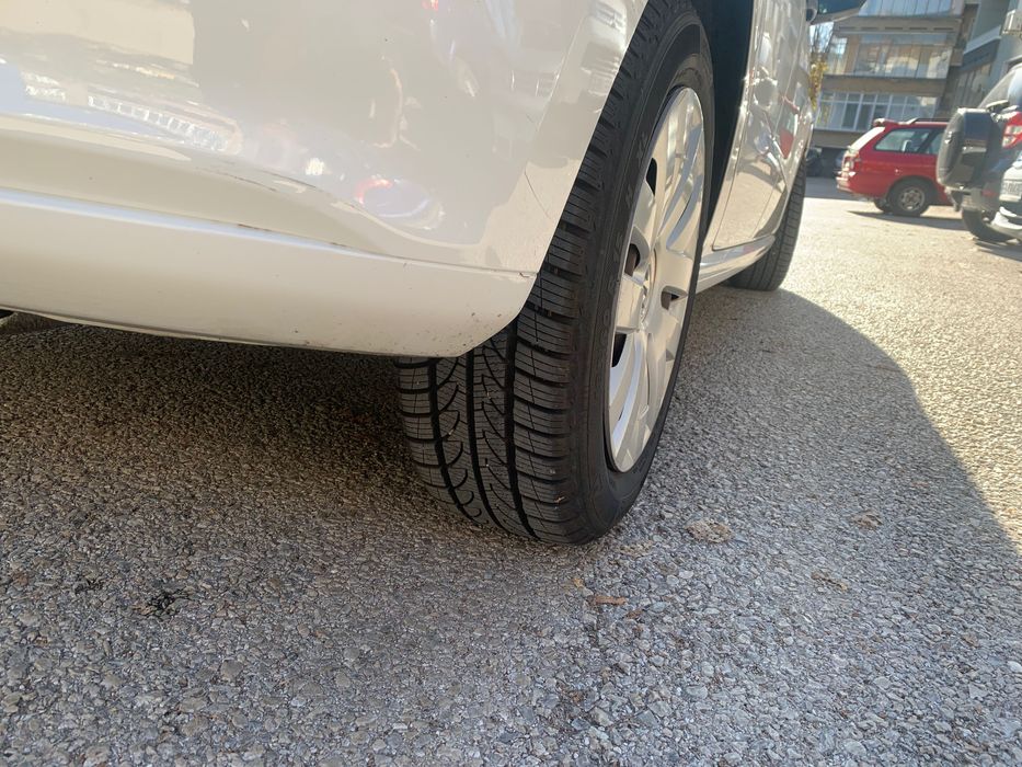 Продавам Фолцваген Поло 2011г.