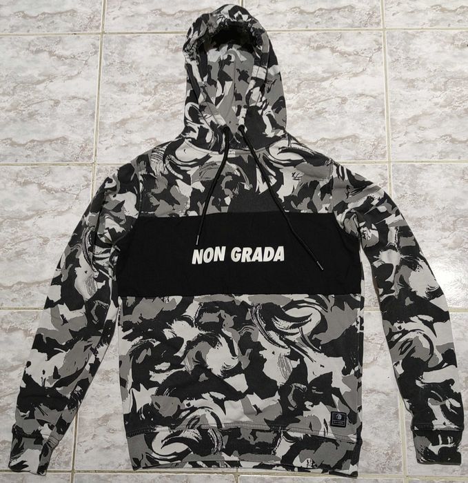 Суитшърт camo (мъжки) М  + Nike dry fit долнище М размер