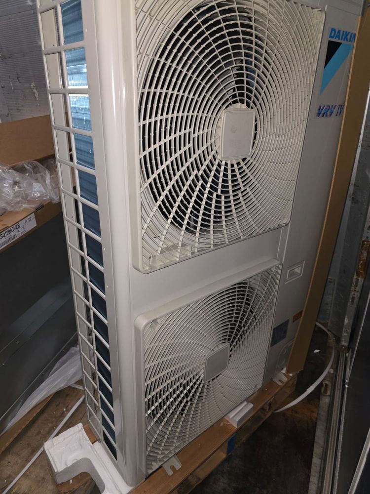 Vand pomba de caldura VRV daikin noua cu 4 splituri