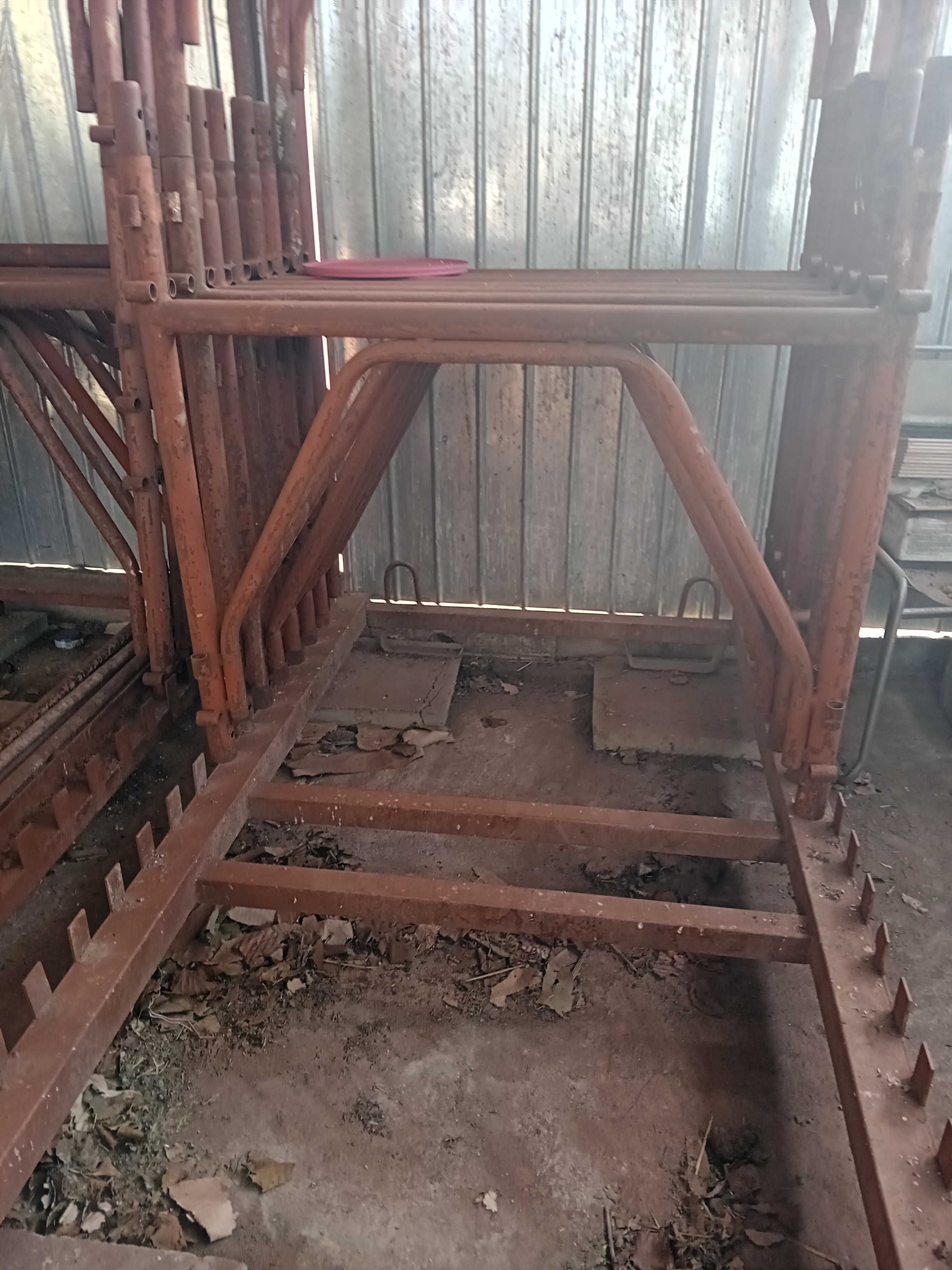 Vand / Inchiriez schela metalica