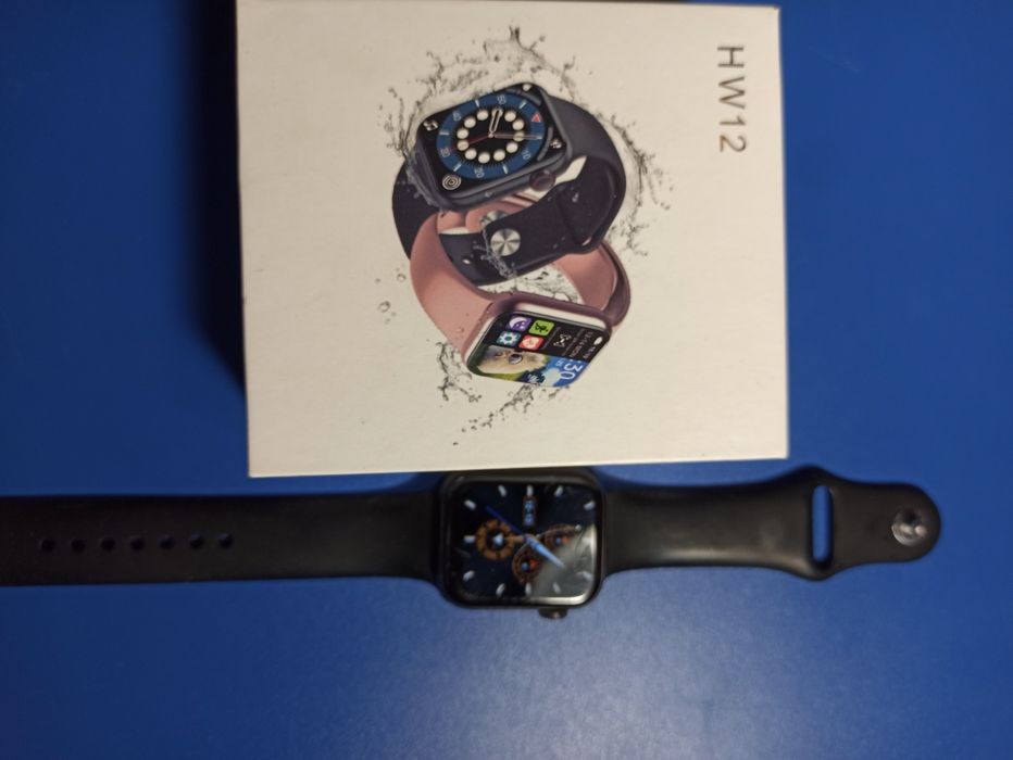 Срочно Смарт часы HW12