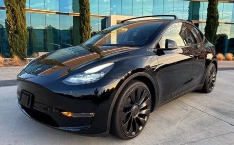 Продам tesla model Y 2024, цвет: black piano