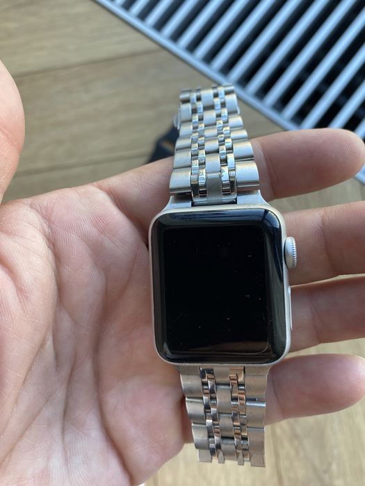 Продам электронные часы Apple watch 3