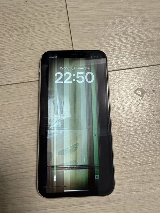 Айфон 11 белый.