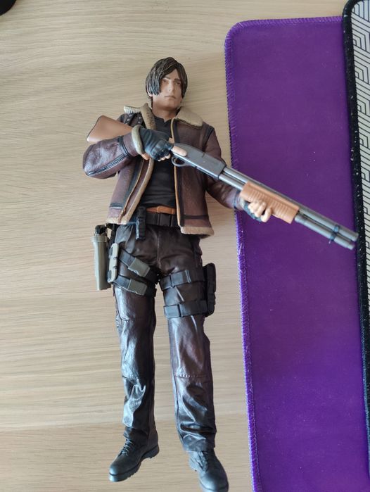 Resident evil 4 фигурка игрушка