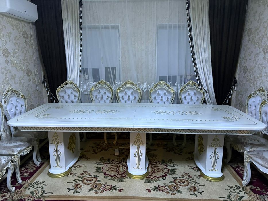 Продаю стол стулия,в хорошем состоянии,без царапин