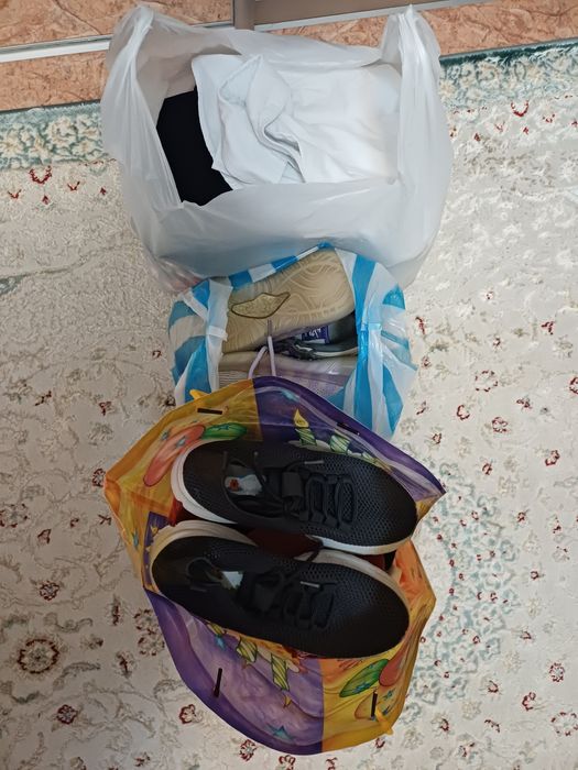 Отдам одежду и обувь
