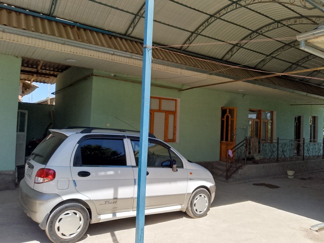 54000$ ga Toshkent viloyatidan uy bog'lari bilan birga sotiladi