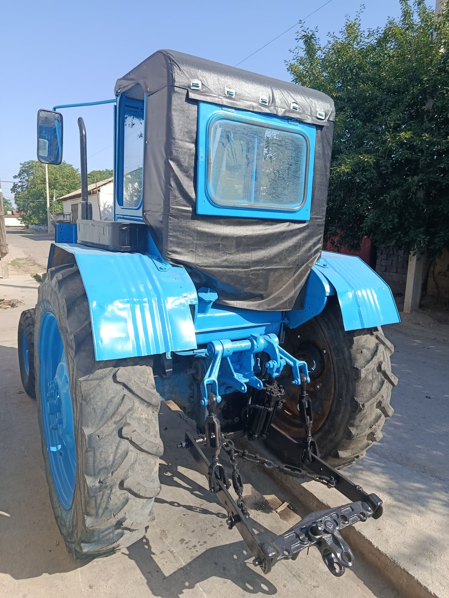Traktor 28 sotiladi