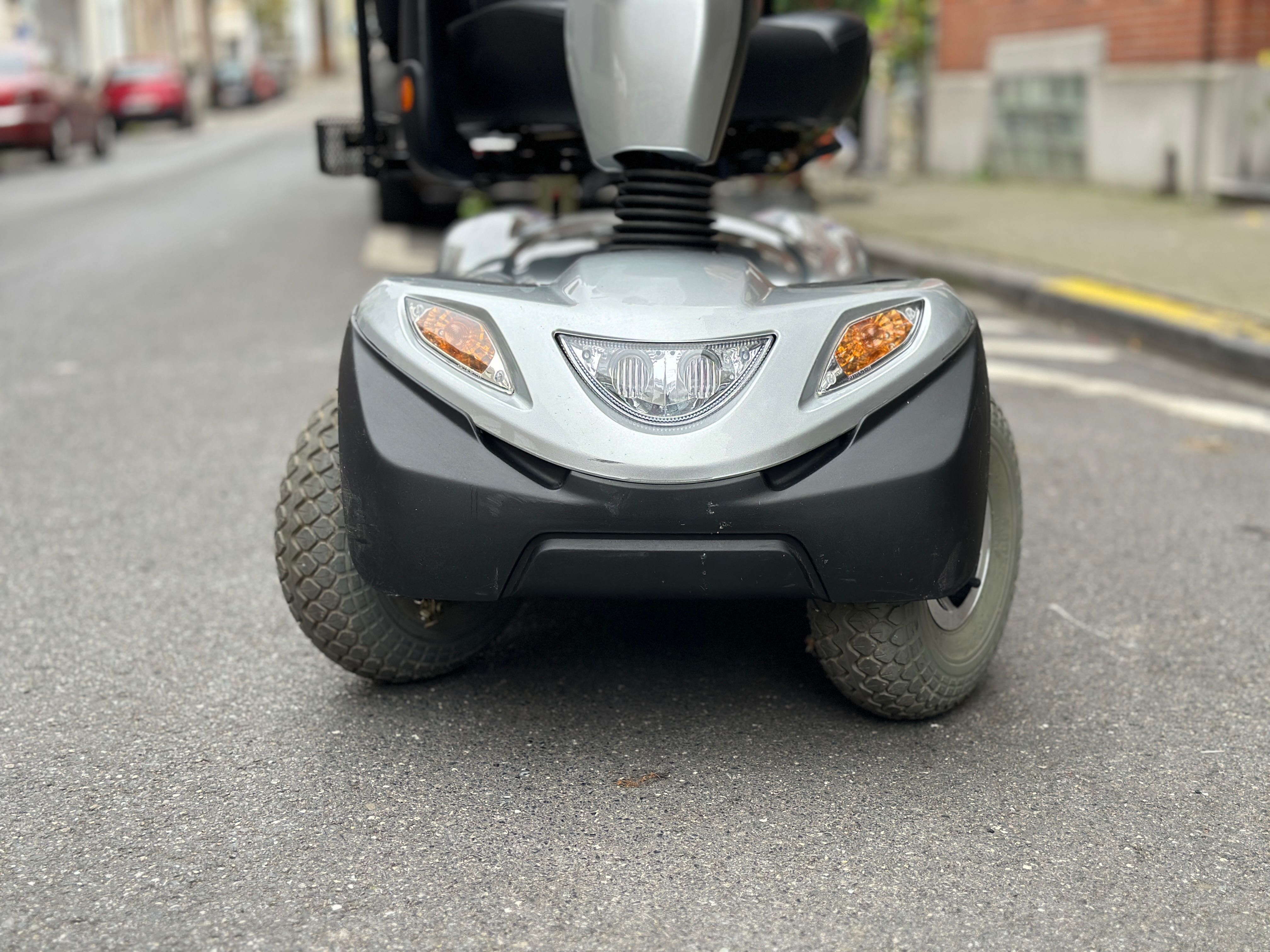 Scooter, cărucior electric, mobilitate redusa / handicap locomotor