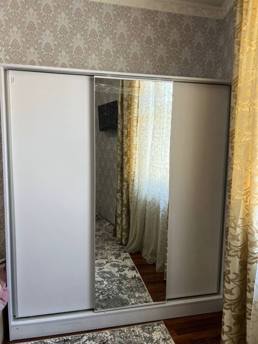 Shkaf siz hohgan razmerlari bor bizada  metri qarap uzgaradi narxi