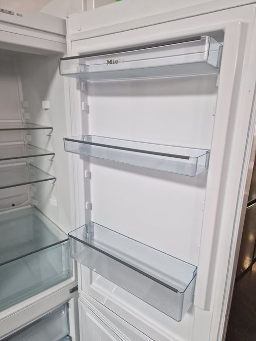 Хладилник с фризер Miele A++ No Frost