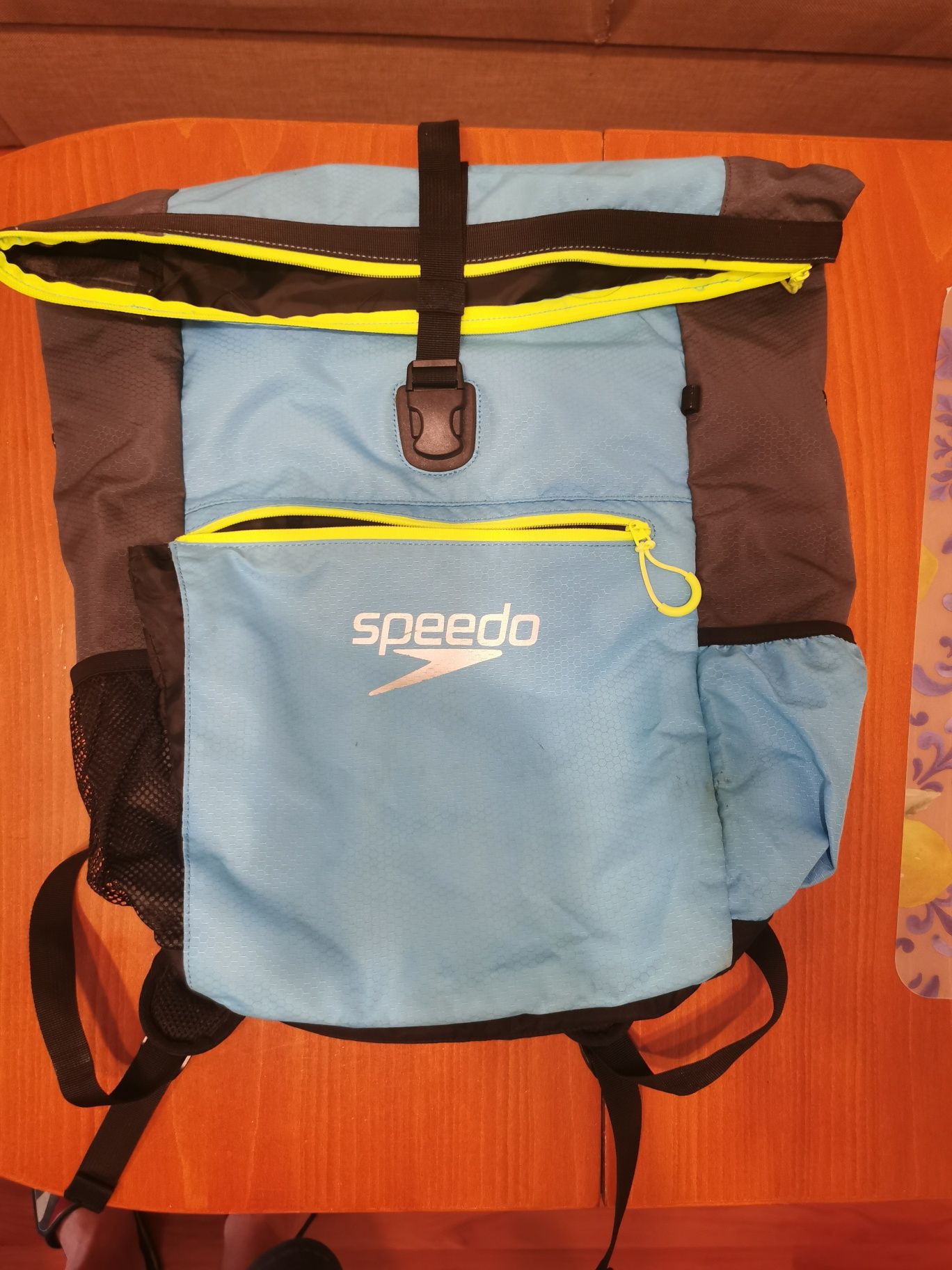 Продавам спортна раница Speedo