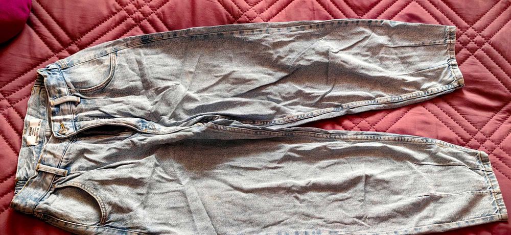 Дънки на PULL&BEAR, Stradivarius, Bershka