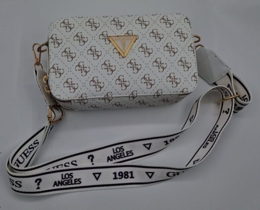 Малки чанти на GUESS