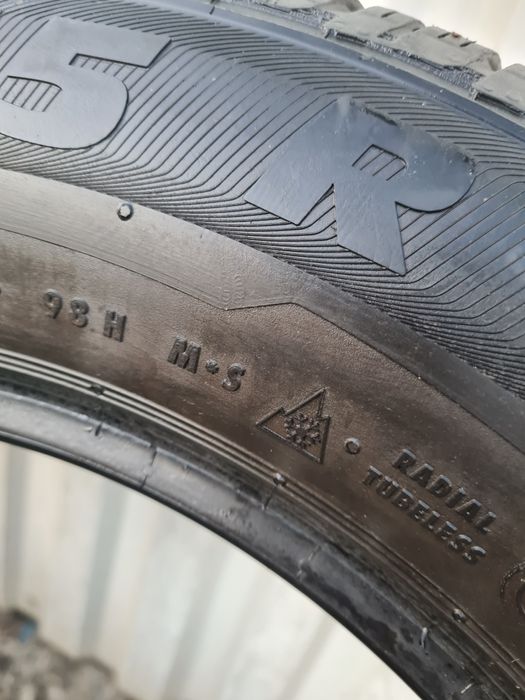 2 buc Anvelope de iarna *215/65R16*Semperit*LICHIDARE STOC*75 Lei Buc*