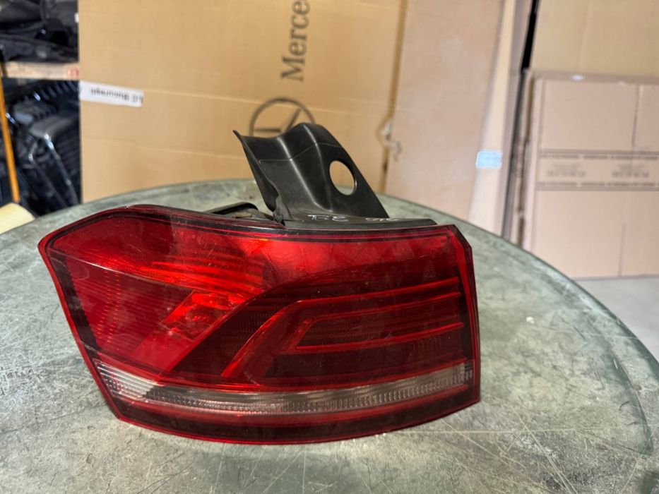 Stop stanga aripa Volkswagen Passat B8 Sedan 2015/2016/2017/2018