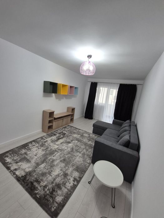 Închiriez apartament