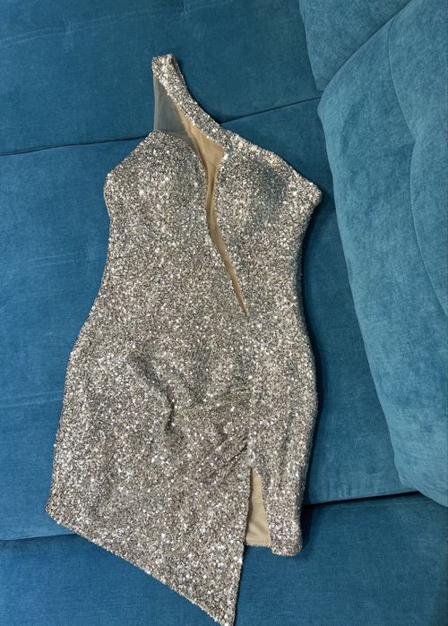 Рокля с пайети нова