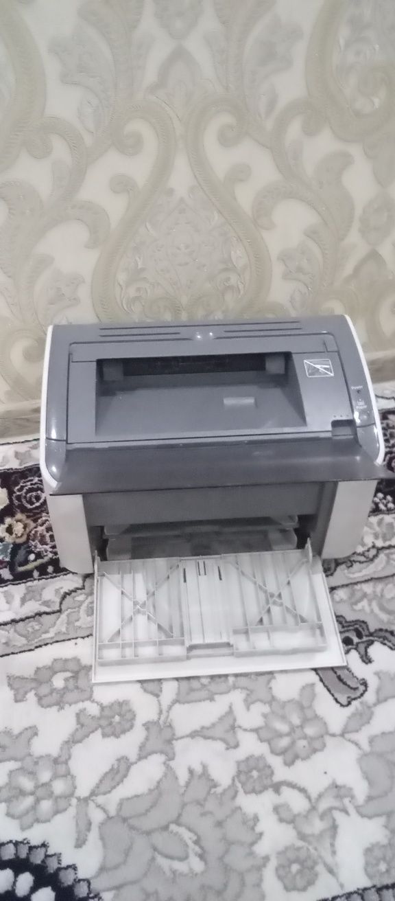 Printer sotiladi Canon 2900