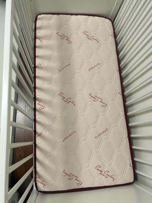 Дървена кошара ikea с матрак pierre cardin