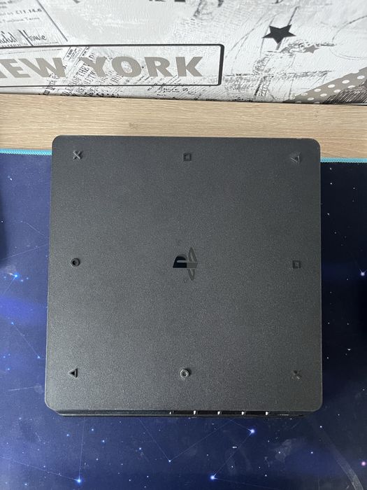 Ps4 slim 1TB 2 manete 4 jocuri