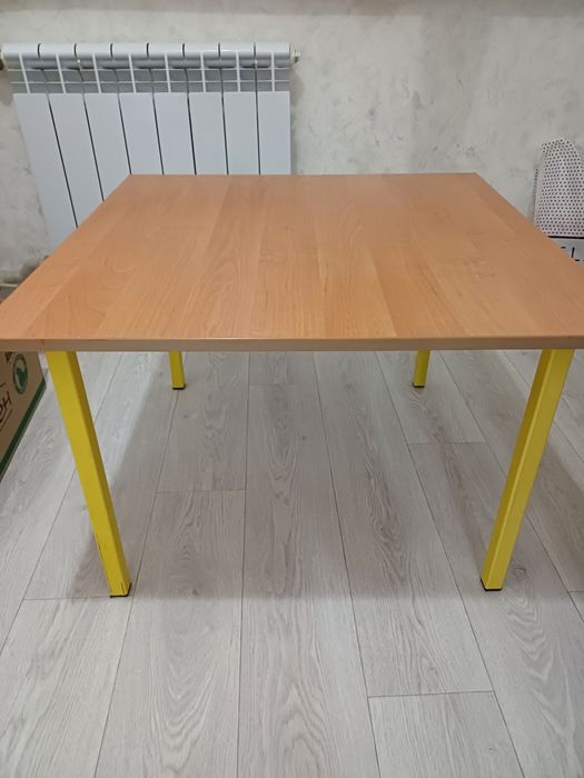 Стол письменный детский 70×70