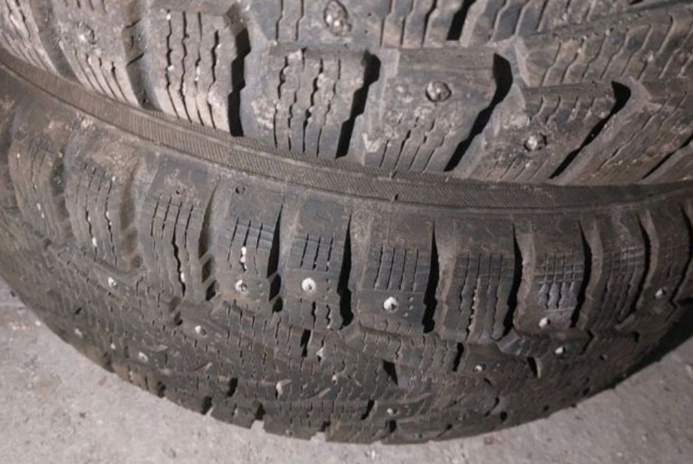 4 шины Nokian 205 70 R15. Торга нет.