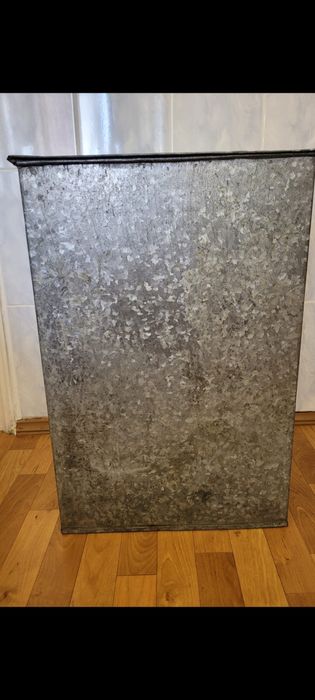 Продам оцинкованный бак для муки и др. сыпучих продуктов.