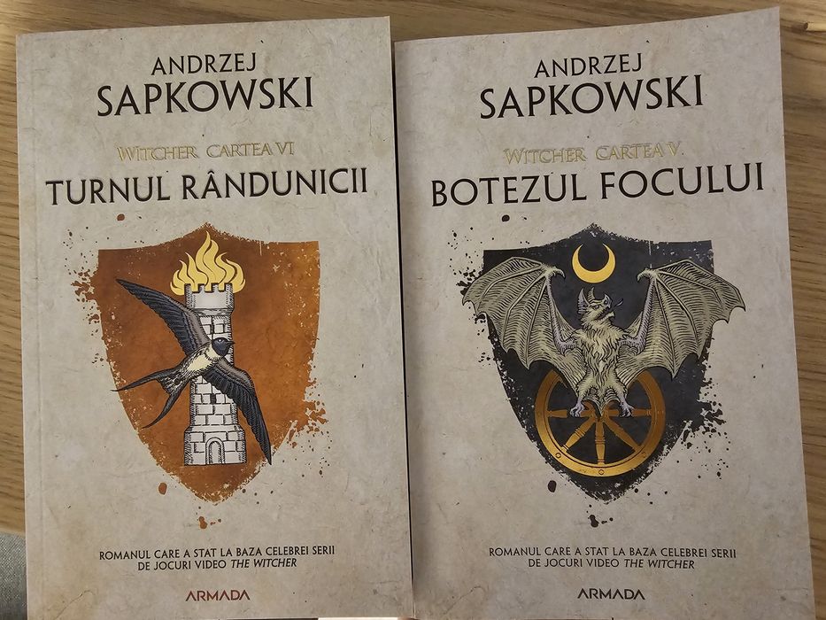 Vând cele 2 volume din seria witcher