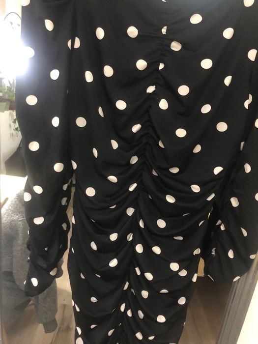 Rochie  cu buline drapată