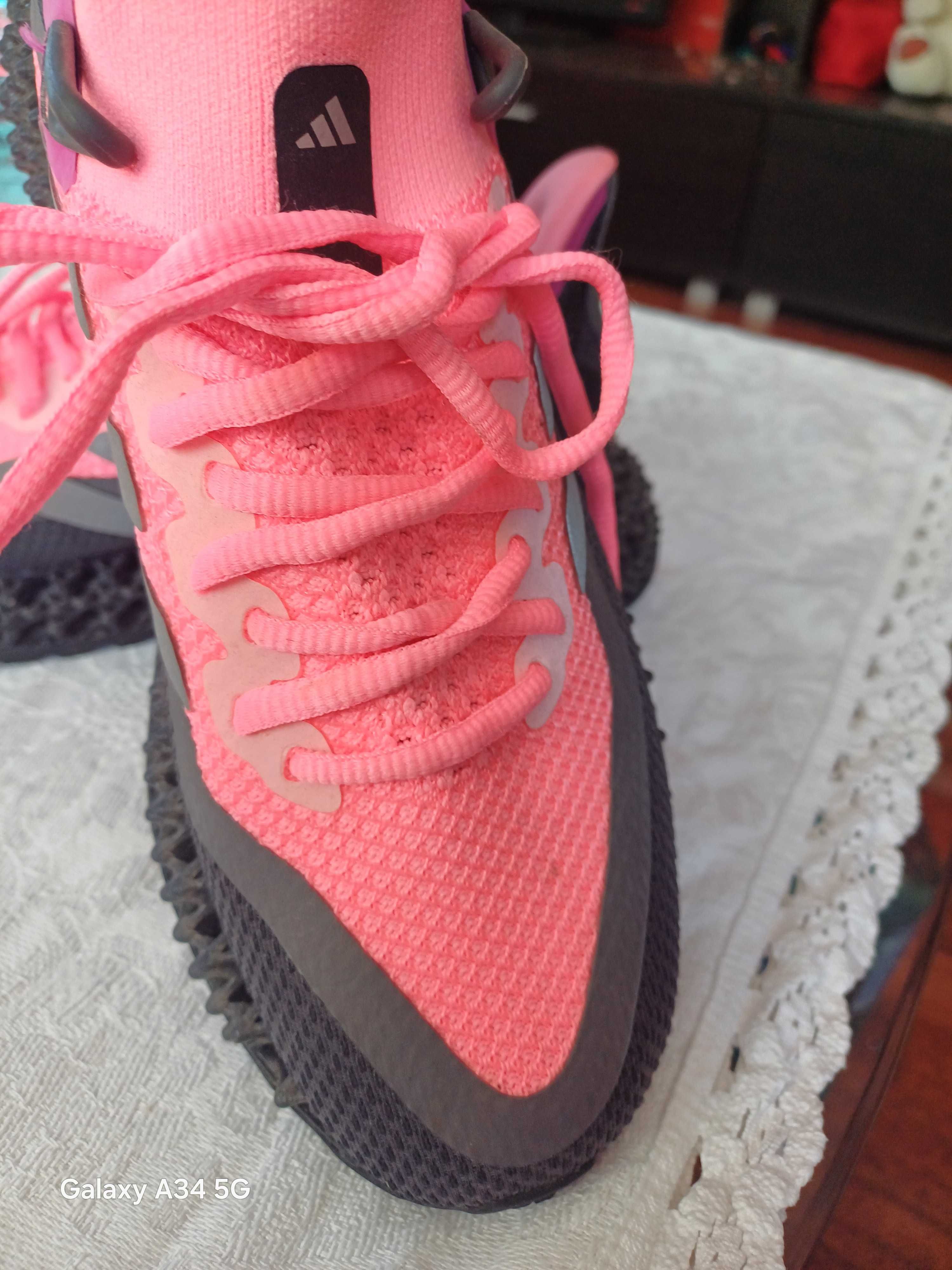 Маратонки Adidas  номер  38