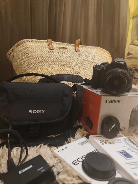 Продавам Canon 2000D на около 200 кадъра