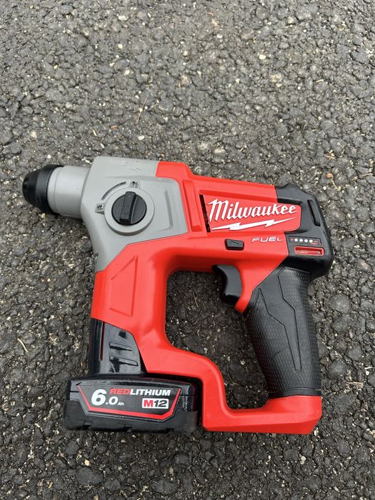 Milwaukee M12 CH rotopercutor