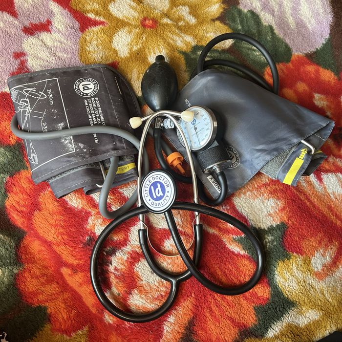 продам тонометр механический на запчасти