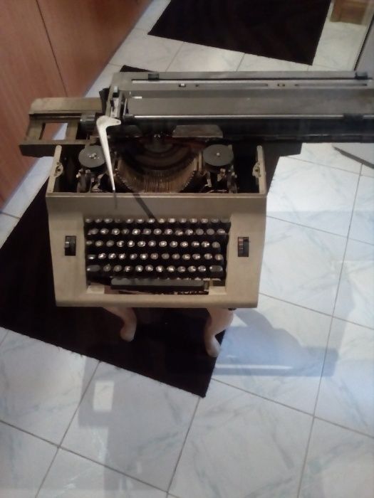 Masina de scris veche