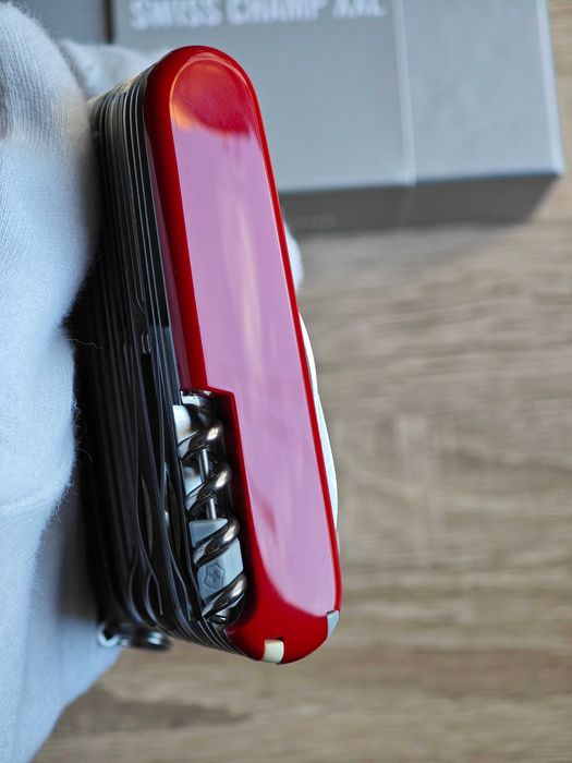 Victorinox Swiss Champ XXL нож
