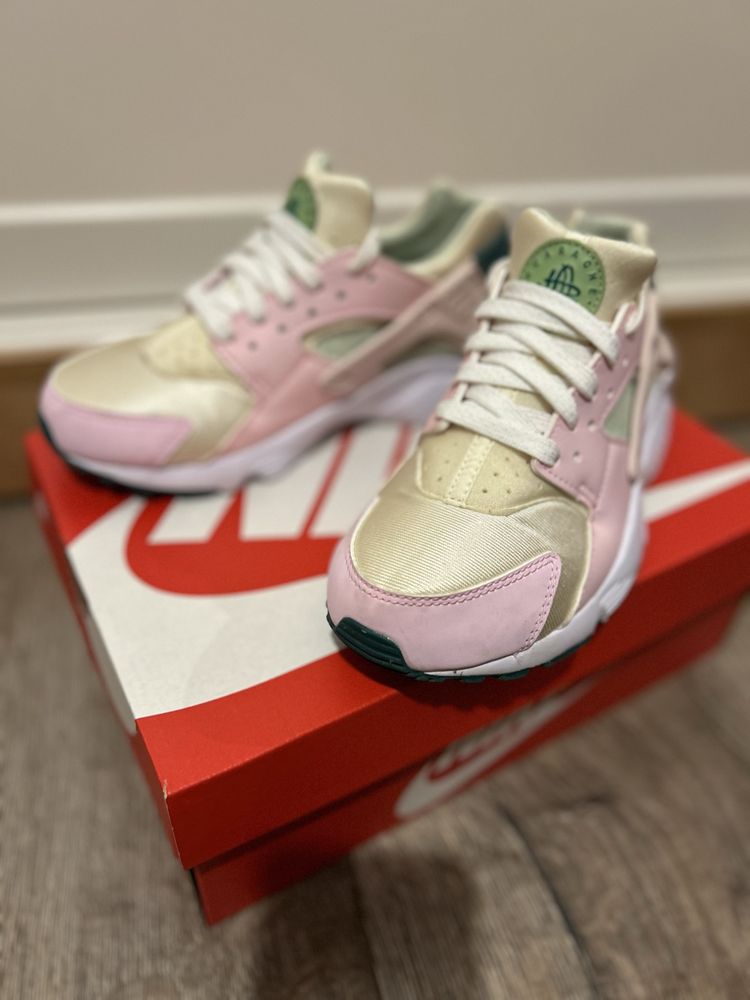Nike - дамски маратонки NIKE HUARACHE RUN SE - НОВА ЦЕНА!