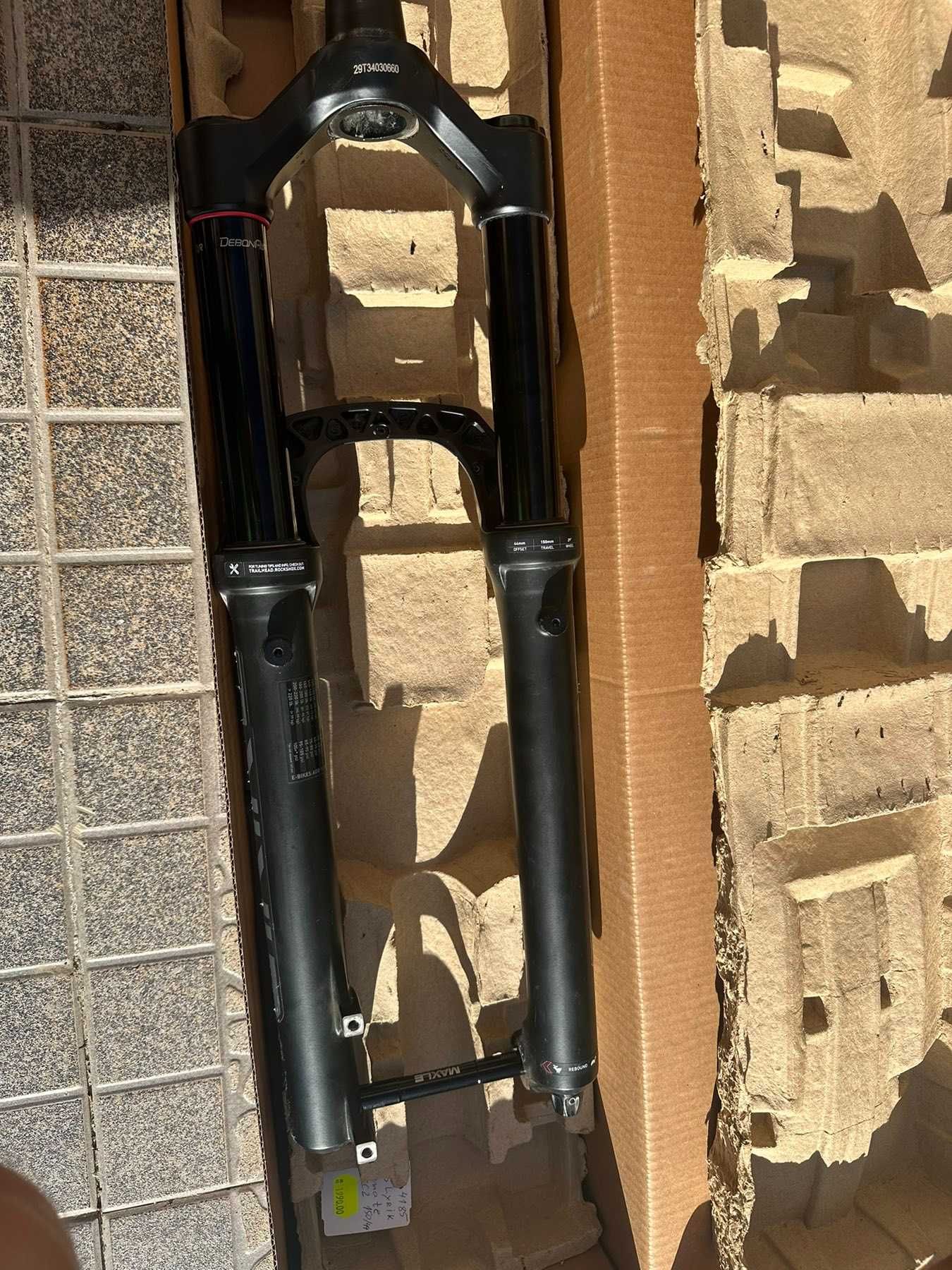 Продавам вилка RockShox Lyrik Base 150MM 29"