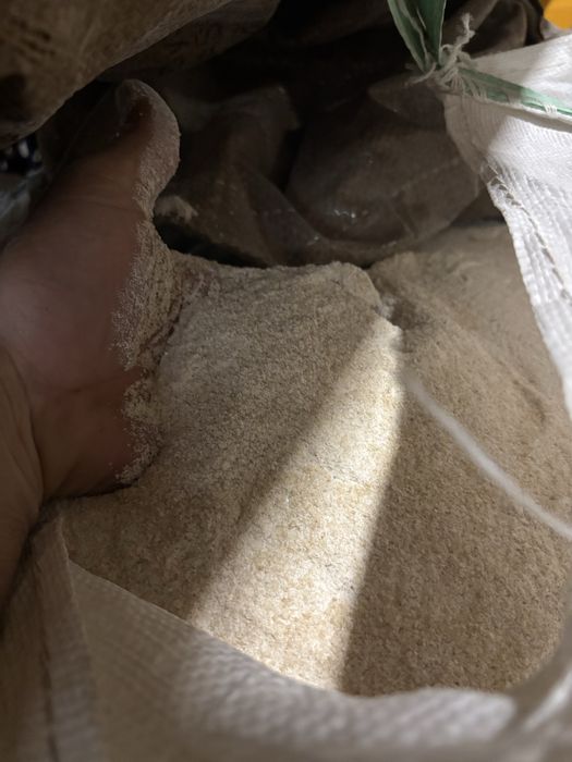 Vand zahar pentru albine