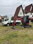 Miniexcavator cu picon de închiriat si basculabila cu macara