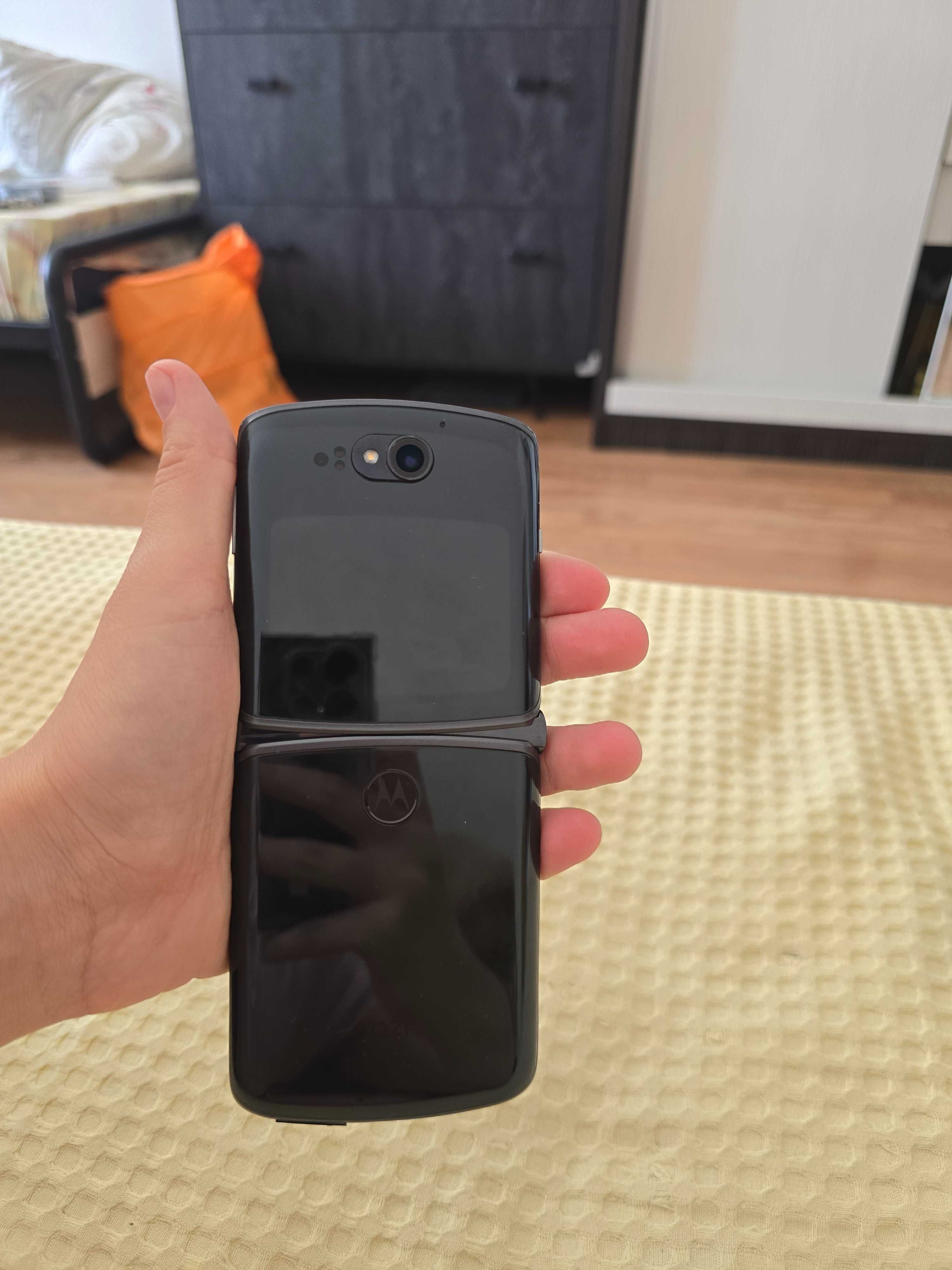 Моторола, Moto razr 5g silver