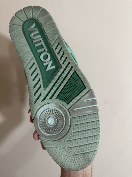 Vand adidasi louis vuitton