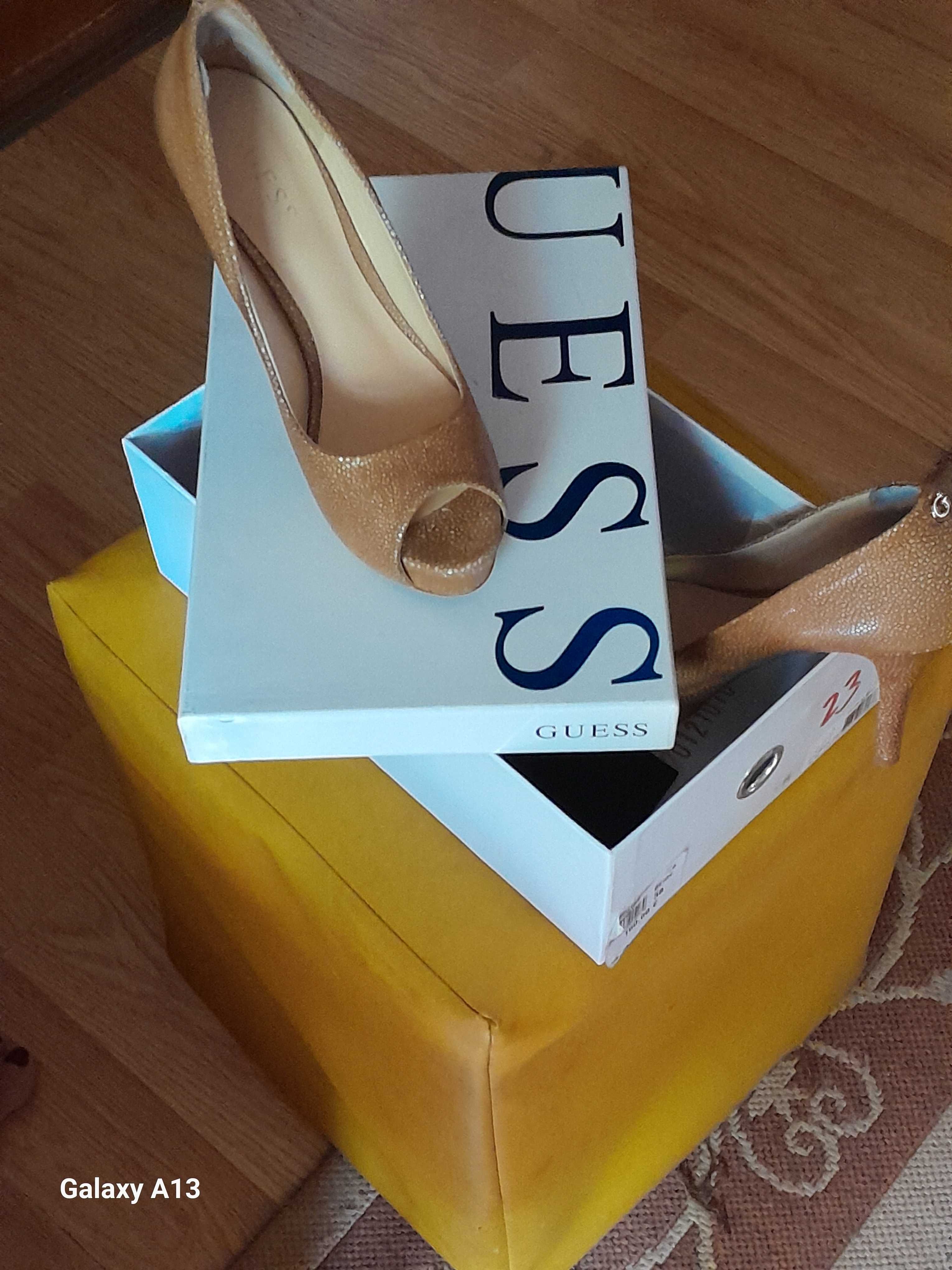 Pantofi Guess nr 38