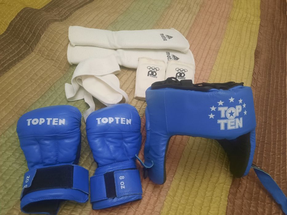 Продам шлем, перчатки, щитки